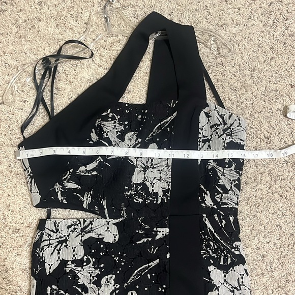 EUC BCBGMaxAzria One Shoulder Floral Lace Gown - Picture 10 of 12